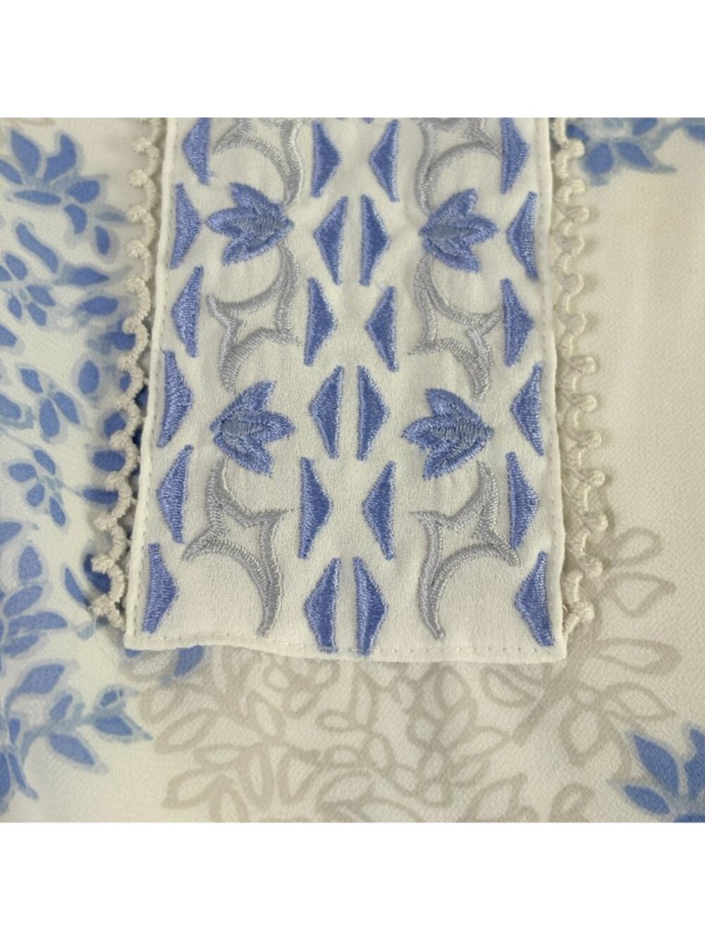 Belle Kim Gravel Floral Medallion Blouse Size L Blue Gray Embroidered A374452 - Picture 13 of 13
